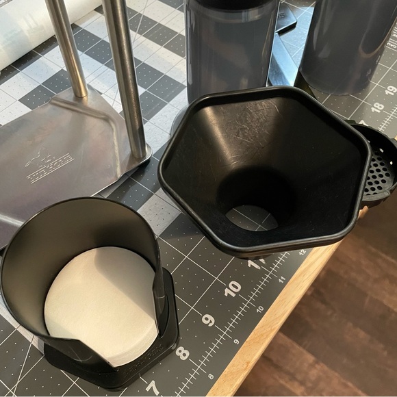 AeroPress Coffee Maker With Stand - Picture 7 of 16